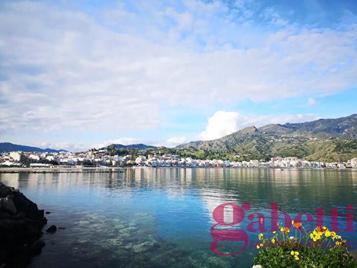Appartamento con 5 locali in vendita in Corso Umberto Primo, Giardini Naxos