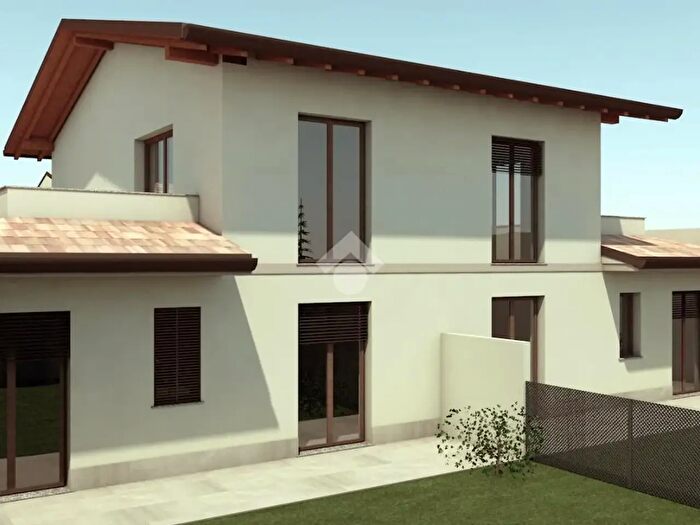 Appartamento quadrilocale in vendita in Via Alessandro Manzoni, Villasanta