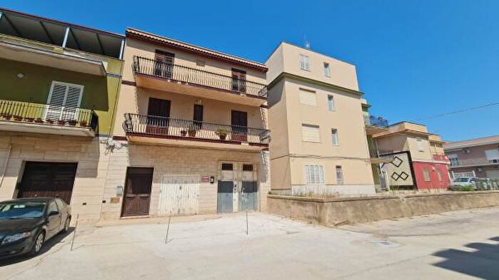 Casa con 6 locali in vendita in Viale Roma, Castelvetrano