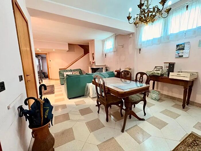 Appartamento trilocale in vendita in Viale Papa Giovanni XXIII, Palosco