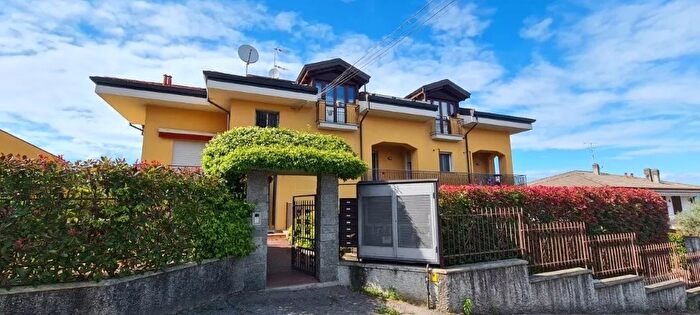 Appartamento trilocale in vendita in Via Gioachino Rossini Dormelletto Novara Piemonte Italia, Dormelletto