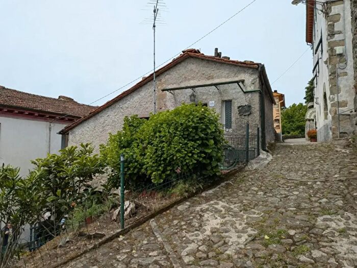 Casa con 6 locali in vendita in Bagni Di Lucca