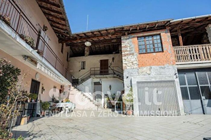 Appartamento trilocale in vendita in Via Marzaro, Leggiuno