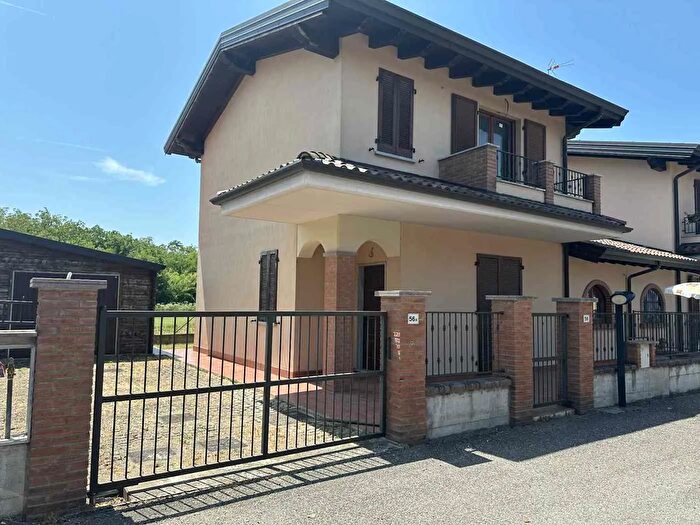 Casa con 5 locali in vendita in San Saluto, Broni
