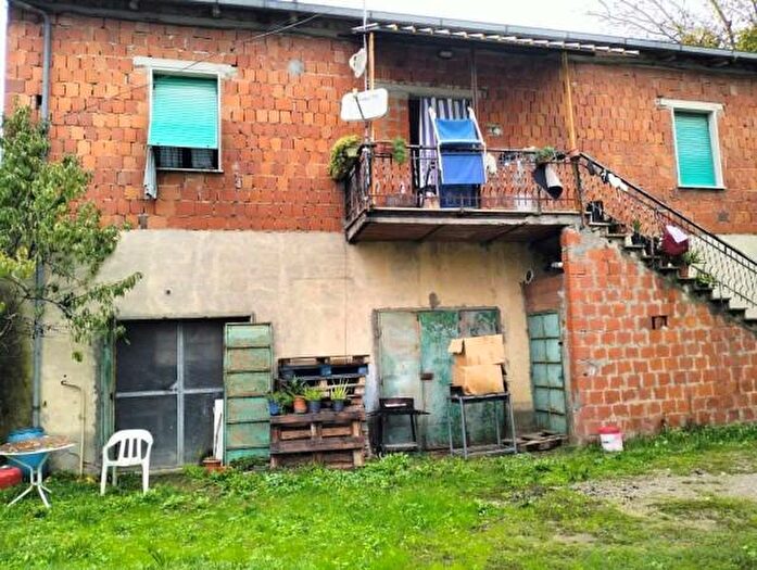 Casa quadrilocale in vendita in Lucignano