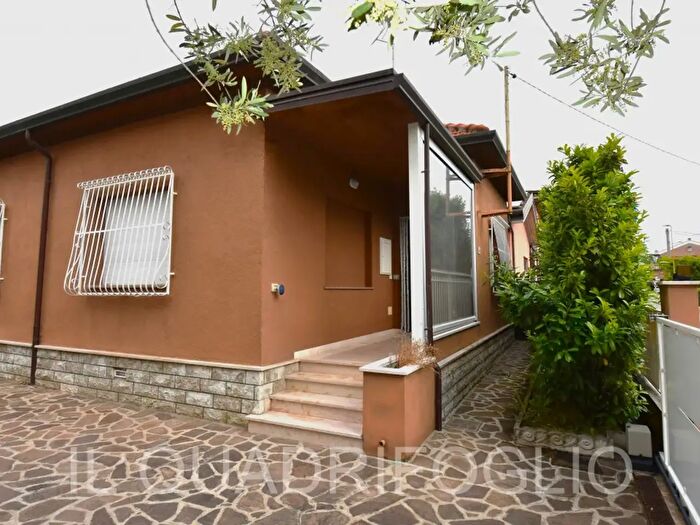 Casa quadrilocale in vendita in Via Primo Targhini, Cesena