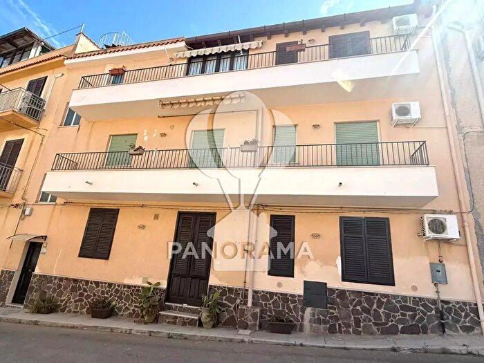 Casa con 9 locali in vendita in Via Paolo Borsellino, Balestrate