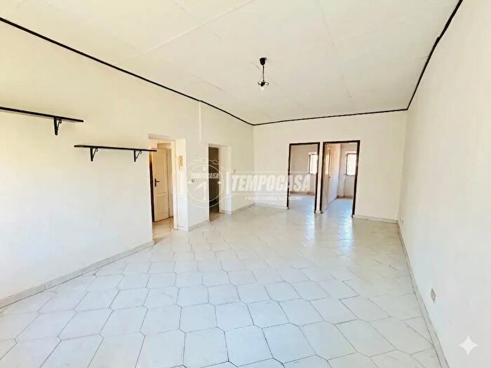 Appartamento quadrilocale in vendita in Via Nazario Sauro, Lonate Pozzolo