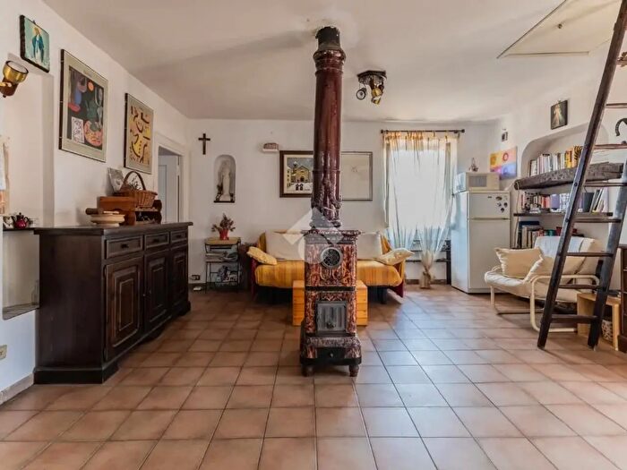 Appartamento trilocale in vendita in Via Taddeo E Federico Zuccari, Caprarola