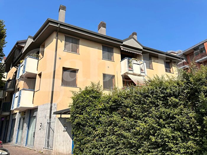 Appartamento trilocale in vendita in Via Portone, Novate Milanese