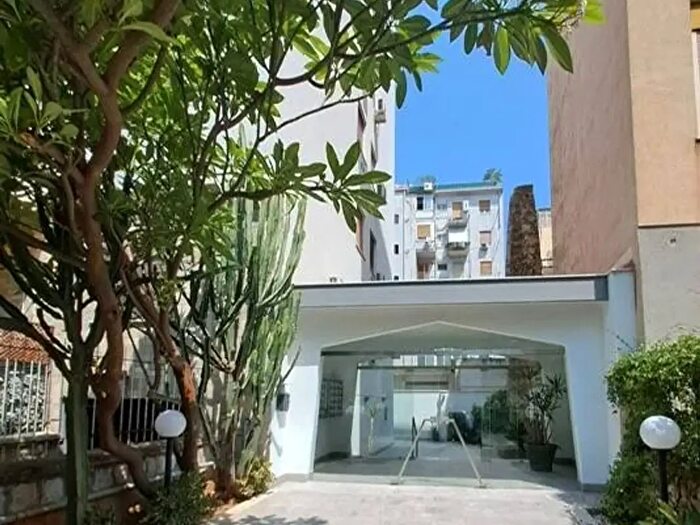 Appartamento trilocale in affitto in Via Valdinoto, Palermo
