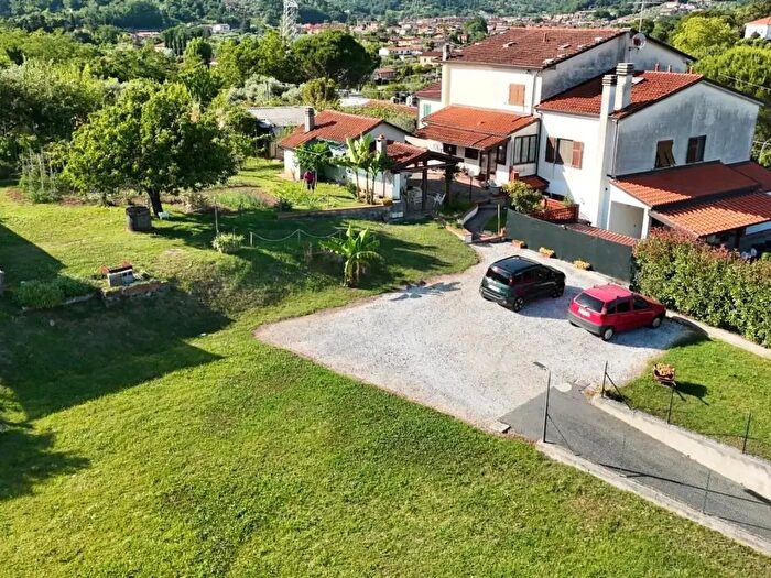 Casa con 10 locali in vendita in Sarzana