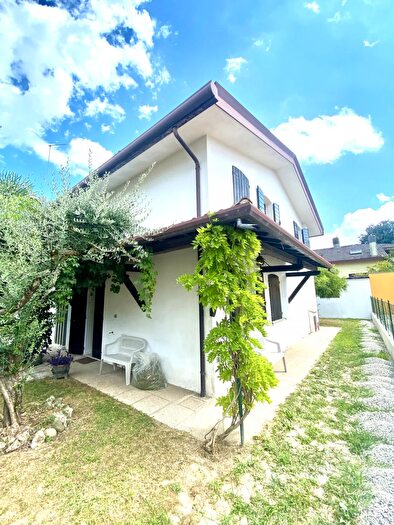 Casa con 6 locali in vendita in Via Arturo Graf, Padova