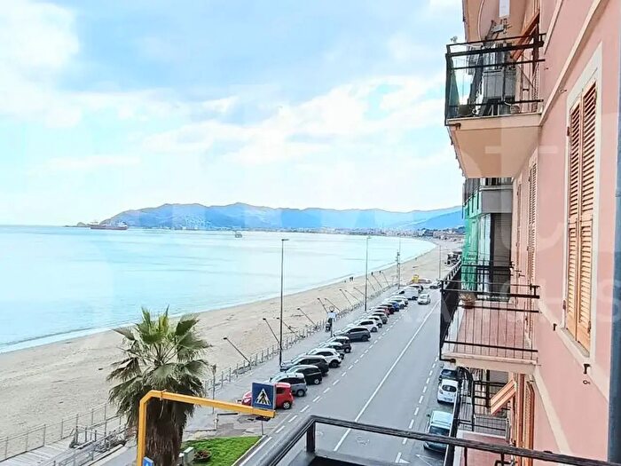 Appartamento con 5 locali in vendita in Corso Vittorio Veneto, Savona