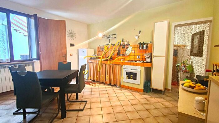 Appartamento trilocale in vendita in Sassetta