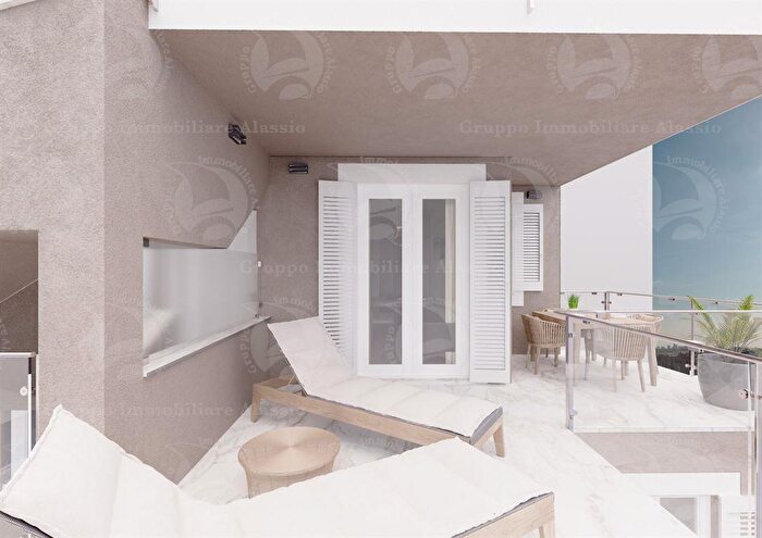 Appartamento trilocale in vendita in Via Flavio Gioia, Alassio