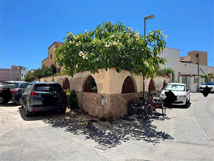 Appartamento con 6 locali in vendita in Via Esperanto, Favignana