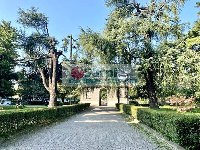 Appartamento quadrilocale in vendita in Via Francesco Villa, Milano