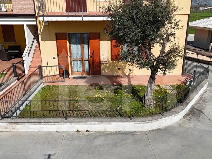 Appartamento trilocale in vendita in Via San Giovanni, Montichiari