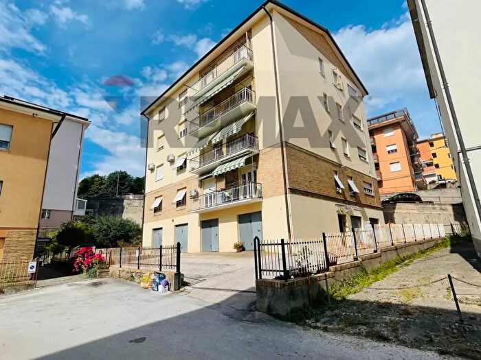 Appartamento quadrilocale in vendita in Via Bonacci Brunamonti, Recanati