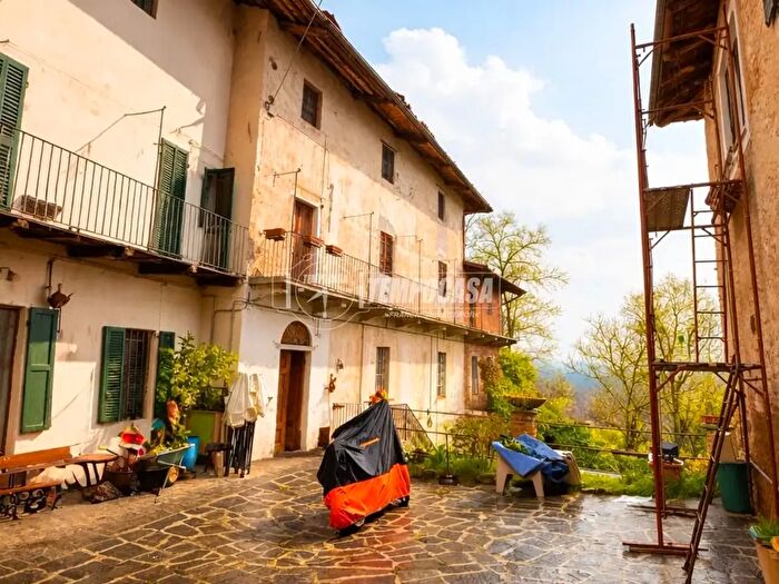 Casa con 5 locali in vendita in Roasio