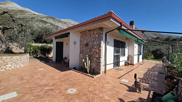 Casa trilocale in vendita in Via Provinciale TrivioCastellonorato, Formia