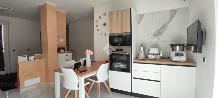 Casa trilocale in vendita in Via Monviso, Lonate Pozzolo