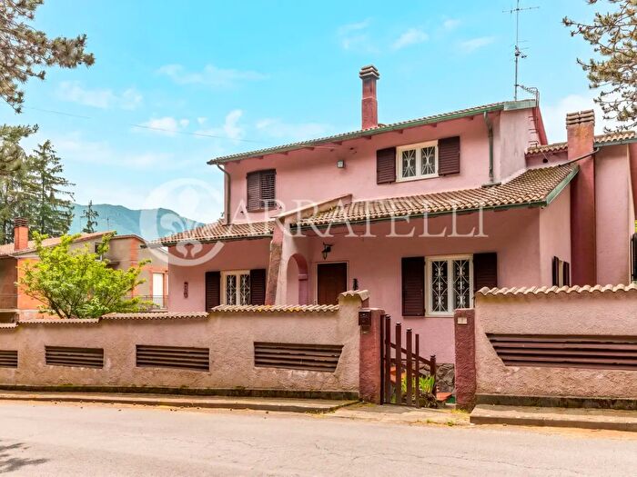 Casa con 9 locali in vendita in Strada Provinciale, Radicofani