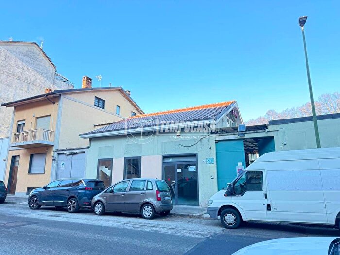 Appartamento quadrilocale in vendita in Via Gattinara, Torino