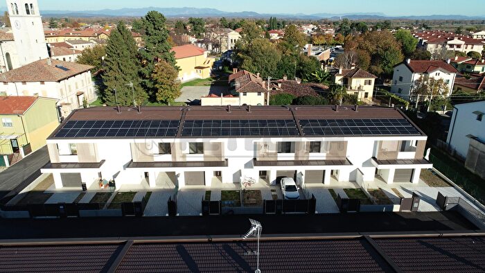 Casa con 9 locali in vendita in Via XXV Aprile, Fiumicello Villa Vicentina