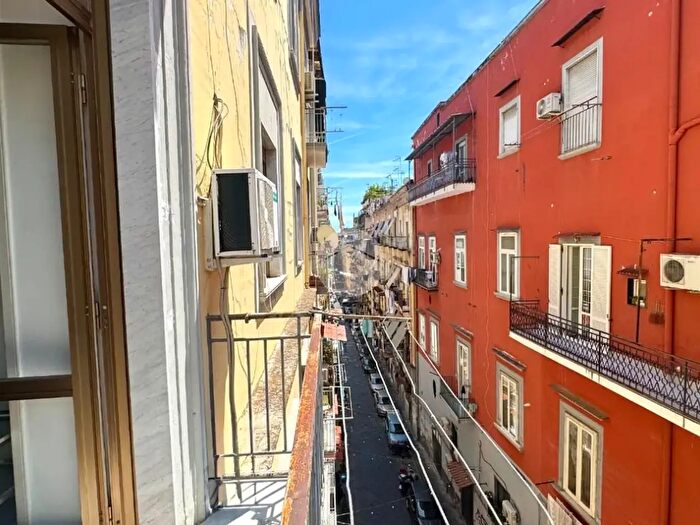 Appartamento con 5 locali in vendita in Piazzetta Sedil Capuano, Napoli