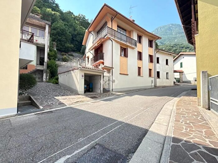 Casa con 6 locali in vendita in Via Perugia, Trasaghis