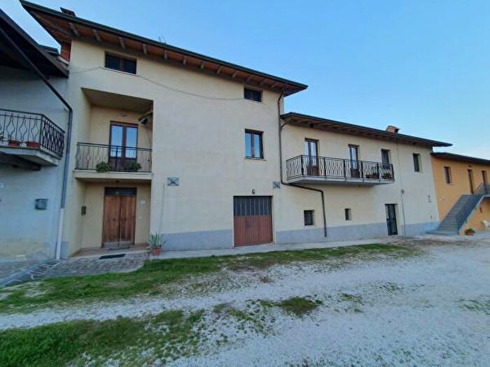 Appartamento con 6 locali in vendita in Strada Provinciale De Mocaiana, Gubbio