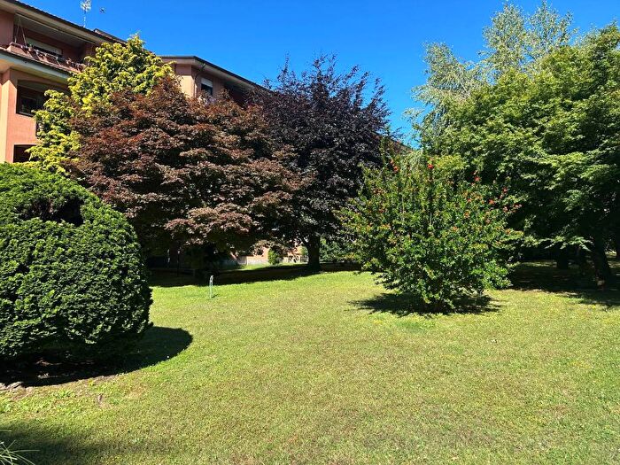Appartamento trilocale in affitto in Via Maggio, Centro, Arona