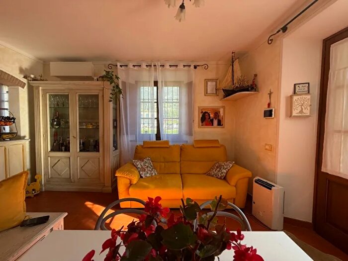 Casa quadrilocale in vendita in Seravezza