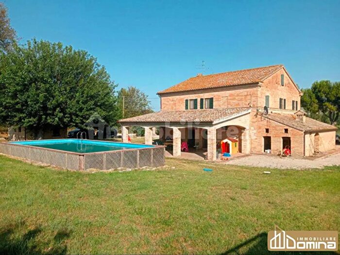 Casa con 12 locali in vendita in Contrada Vallememoria, Recanati