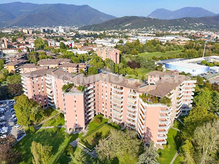 Casa quadrilocale in vendita in Via delle Scuole, Oberdan, Brescia