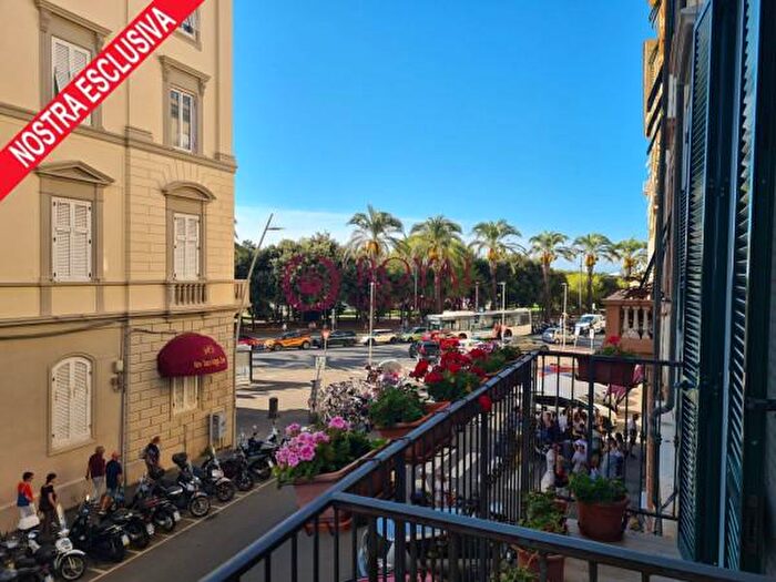 Appartamento con 5 locali in vendita in Via Carlo Meyer, Livorno