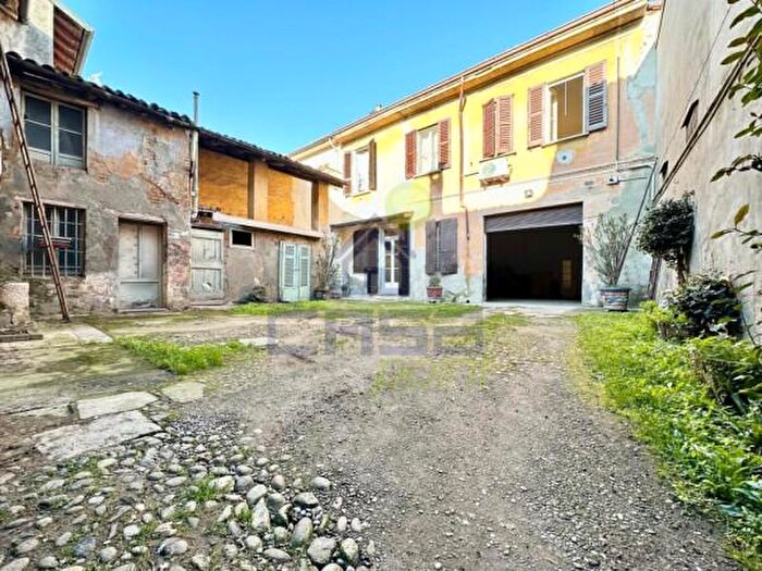 Casa con 6 locali in vendita in Via Zucchi Falcina, Soresina