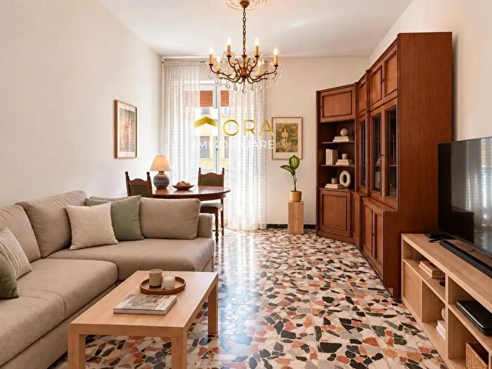 Appartamento trilocale in affitto in Via Romagnosi, Firenze