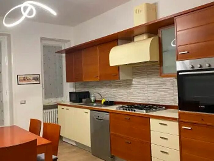 Appartamento trilocale in affitto in Via Luigi Biraghi, Milano