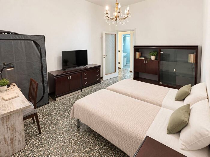 Appartamento trilocale in affitto in Viale Isonzo, Porta Romana Medaglie d'Oro, Milano