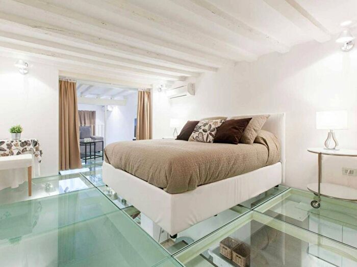 Appartamento trilocale in affitto in Via Milazzo, Moscova, Milano