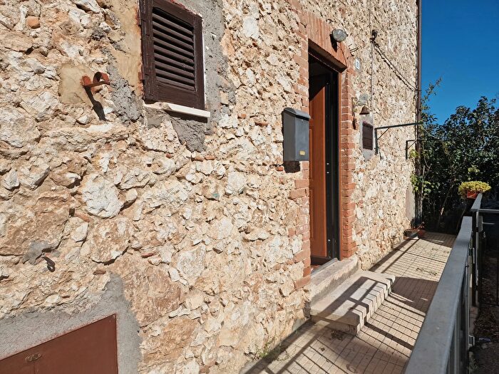 Casa bilocale in vendita in Via San Filippo, Lugnano In Teverina