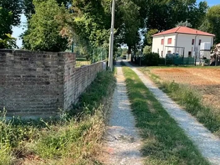 Appartamento quadrilocale in vendita in Via Pomposa, Ferrara