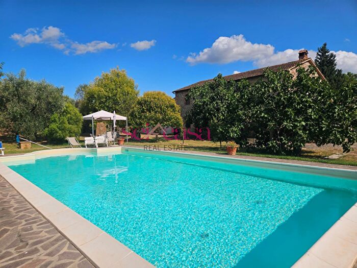 Casa con 14 locali in vendita in Porrona, Cinigiano