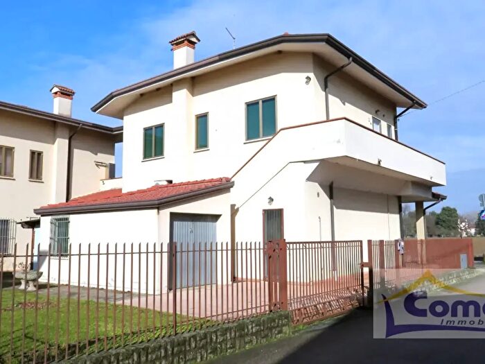 Appartamento trilocale in vendita in Via Trieste, Saccolongo
