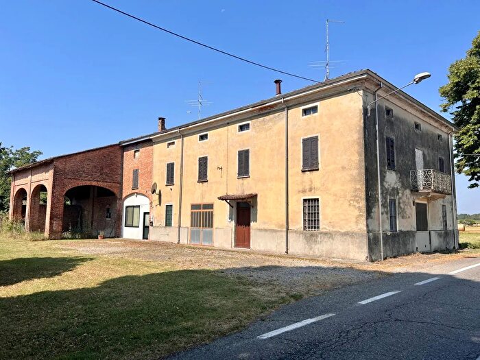 Casa con 9 locali in vendita in Via Grazia Cavanna, Sissa Trecasali