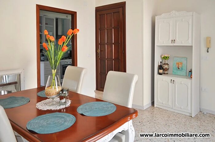 Casa con 9 locali in vendita in Via Roma Grisolia Cosenza, Grisolia