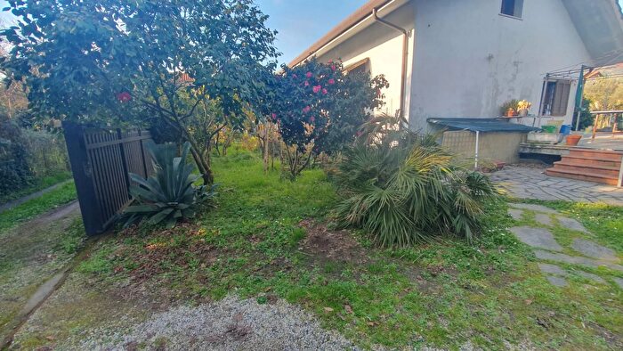 Casa trilocale in vendita in Seravezza Querceta, Seravezza